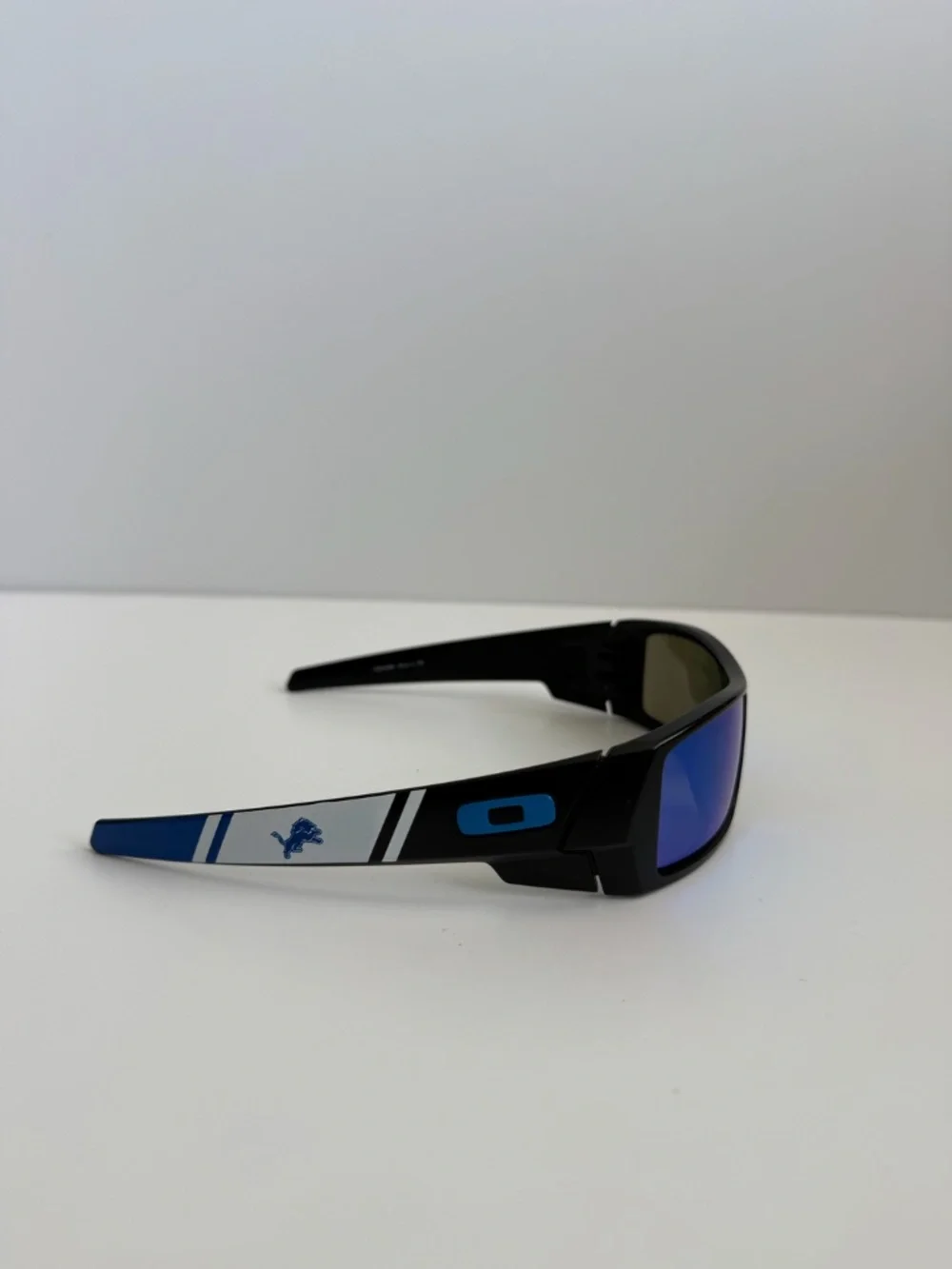 Detroit Lions Oakley Heliostat